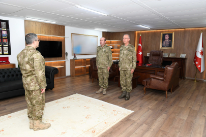 Kara Kuvvetleri Komutanı Orgeneral Bayraktaroğlu 2 ve 3’üncü Ordu Komutanlıklarında düzenlenen devir teslim törenlerine katıldı
