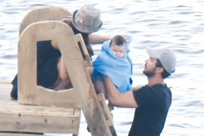 Pınar Deniz ve Kaan Yıldırım bebekleriyle Bodrum’da tatilde görüntülendi