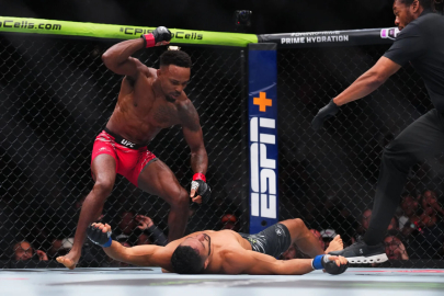 UFC 319'da geceye damga vuran nakavt: Lerone Murphy, Aaron Pico'yu döner yumrukla uyuttu!