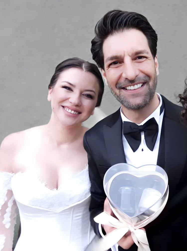 13 yıllık büyük aşk mutlu sona ulaştı Ünlü oyuncu Taner Rumeli, Ceyda Aşık ile evlendi! 2