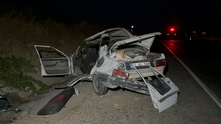 Adıyaman’da otomobil takla attı 1’i ağır 4 yaralı 2