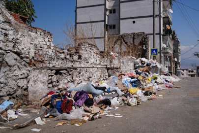 İzmir’de çöp krizi: Konak ve Buca’da kötü koku tepki çekiyor