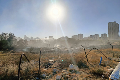 Mersin’in tatil bölgesi Ayaş’ta örtü altı yangını büyümeden söndürüldü