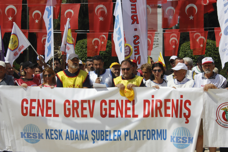 Adana’da kamu çalışanları iş bıraktı