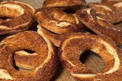 Odun ateşinde pişen döşeme simidi, Adana’nın vazgeçilmezi oldu