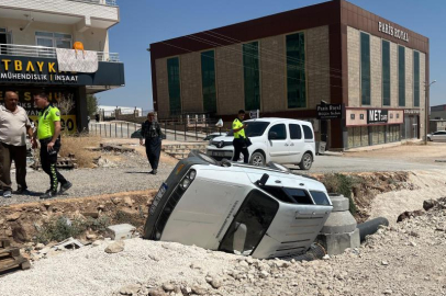 Adıyaman’da otomobil alt yapı çukuruna düştü: 5 yaralı