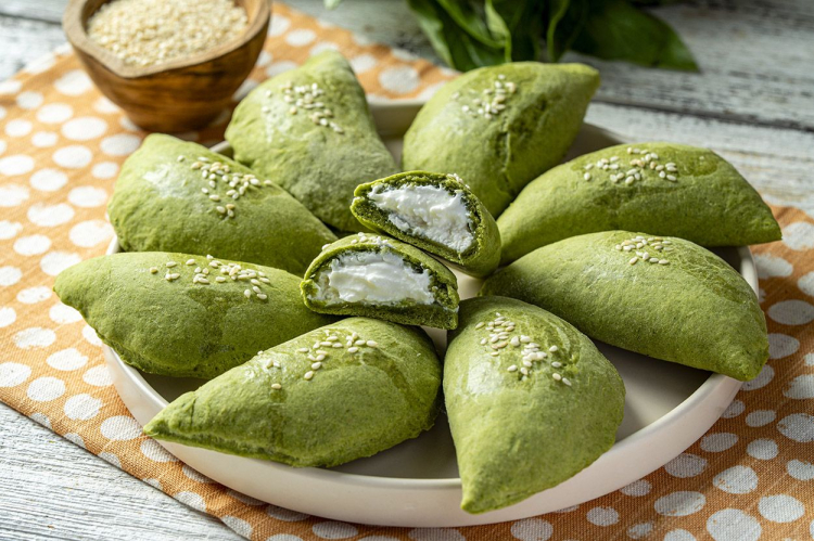 Labneli yeşil poğaça