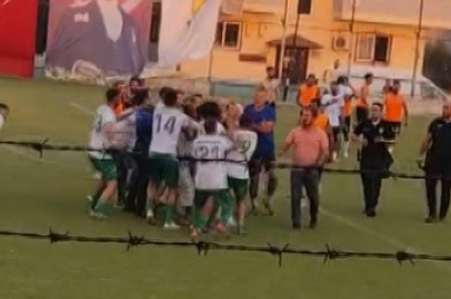 Tarsus'ta futbol turnuvasında kavga: Futbolcular tekme tokat birbirine girdi