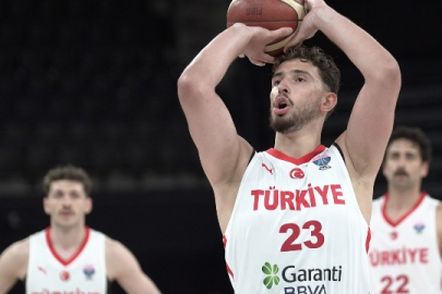 12 Dev Adam’dan EuroBasket 2025 öncesi moral galibiyeti: Litvanya’yı hazırlık maçında devirdi