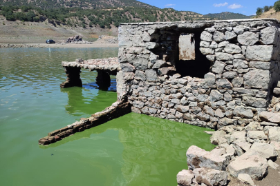 Ankara’da baraj suları kurudu, eski yerleşim yerleri gün yüzüne çıktı