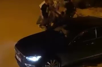 Adana’da rastgele ateş açan şahsı mahalleli yakalayıp polise teslim etti