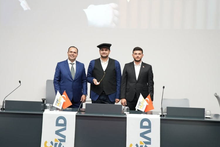 Adana Genç MÜSİAD’dan “Ortak Fikirler ve Vizyon” buluşması Furkan Akbal gençlerle bir araya geldi 4