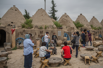 Harran’ın Konik Kubbeli Evleri turistlerin ilgisini çekiyor