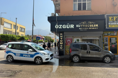 Hatay’da kuyumcu soygunu girişimi: İş yeri sahibi kurnazlığı sayesinde kurtuldu!