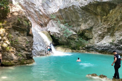 Osmaniye’de bunalan vatandaşlar Sarısu Şelalesi’nde serinliyor