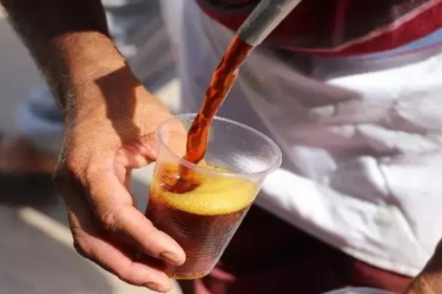 Adana’nın geleneksel meyan şerbeti hem serinletiyor hem şifa dağıtıyor