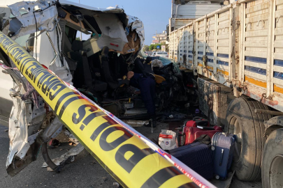 Mersin’de yurt çocuklarını taşıyan minibüs kazasında biri çocuk 2 kişi hayatını kaybetti, Bakan Göktaş’tan taziye mesajı
