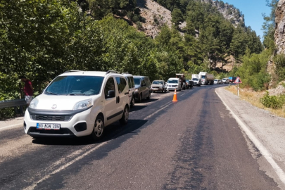 Saimbeyli-Feke kara yolunda tehlike arz eden kayalar temizleniyor