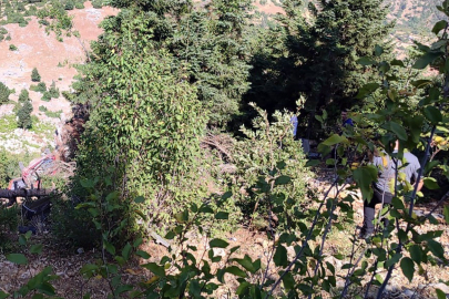 Adana Saimbeyli’de otomobil uçuruma yuvarlandı: 2 ölü