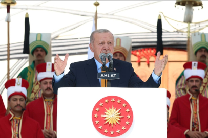 Cumhurbaşkanı Erdoğan Ahlat’tan mesaj verdi: Terörle değil, teknolojiyle ve eserlerle anılan bir ülke olmakta kararlıyız!