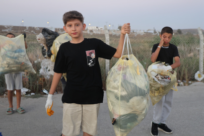Hatay’da ‘Ben başladım sıra sende' sloganıyla çöp toplama hareketini başlatan Miraç’a belediye ekiplerinden destek