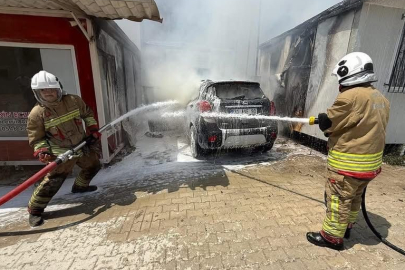 Hatay’da konteyner yangını araca sıçradı
