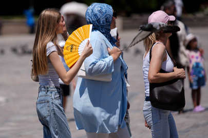 İzmir’de sıcak hava etkisini artırıyor: Hafta sonu 36 dereceyi bulacak