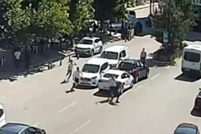 Kombi tartışması hastanede bitti: 5 kişi kiracıyı cadde ortasında sopalarla dövdü