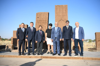 MHP Adana İl Başkanlığı, Malazgirt Zaferi’nin 954. yılında hayatını kaybedenleri rahmetle andı