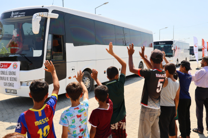 Adana’dan 160 Suriyeli daha ülkelerine geri döndü: Kampta duygusal anlar yaşandı