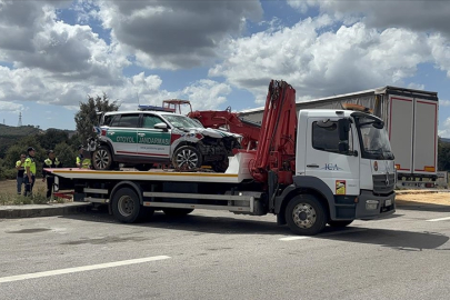 Çekmeköy'de tırın jandarma aracına çarptığı kazada 5 kişi yaralandı