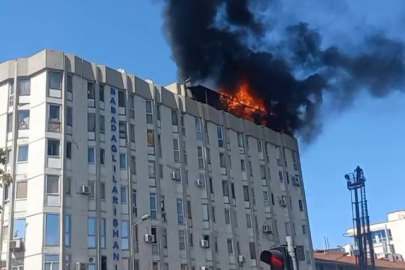 Denizli’de tarihi Babadağlılar Çarşısın'da yangın paniği! Çatı alevlere teslim oldu