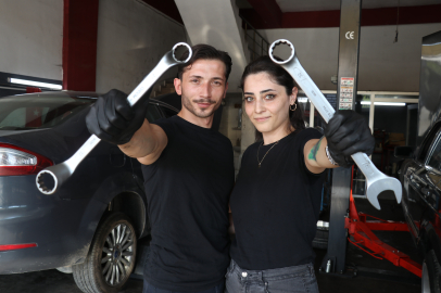 Eleman bulamadı, eşini usta olarak yetiştirdi