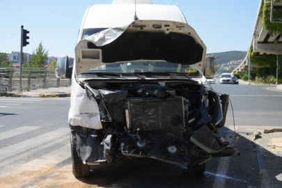 Kastamonu’da minibüs ile hafif ticari araç çarpıştı: 10 kişi yaralandı