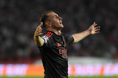 Kerem Aktürkoğlu, Fenerbahçe’ye transferini açıkladı