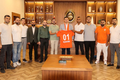 Turuncu Beyazlılar ve Turbeyler Grubu’ndan Adana Barosu Başkanı Av. Volkan Böke’ye ziyaret