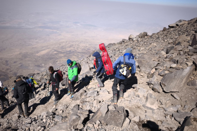 Ağrı Dağı’nda aşırı sıcaklar kayaları harekete geçirdi