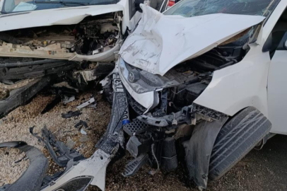 Adıyaman Besni’de minibüs ve otomobil çarpıştı: 5 yaralı