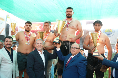 250’den fazla pehlivan Erdemli’de er meydanına çıktı