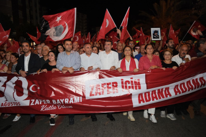 30 Ağustos Zafer Bayramı coşkusu Adana’da meşaleli yürüyüşle taçlandı