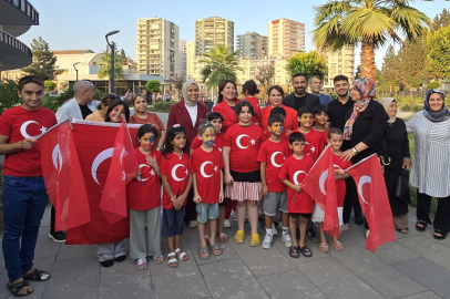 AK Parti, Adana’da 30 Ağustos Zafer Bayramı’nı çocuklarla kutladı