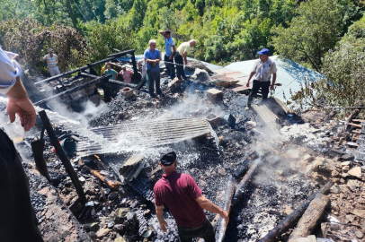 İspir Üzümbagı Köyü’nde yangın faciası: 6 ev yandı