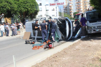 Antalya Kumluca’da feci kaza: Hafif ticari araç belediye aracına çarptı, 5 yaralı