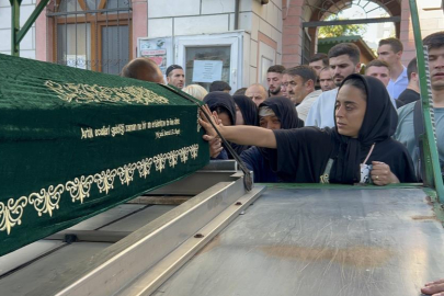 Eyüpsultan’da öldürülen 20 yaşındaki genç son yolculuğuna uğurlandı