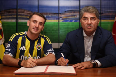Kerem Aktürkoğlu, Fenerbahçe’de 4 yıllık sözleşmeye imza attı