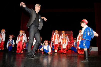 Seyhan’da 30 Ağustos coşkusu minik sanatçılarla zirveye ulaştı