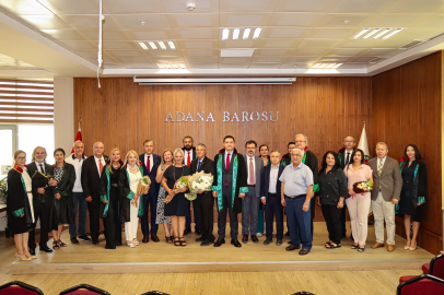 Adana Barosu, meslekte 30 ve 35 yılını tamamlayan avukatlara plaket takdim etti