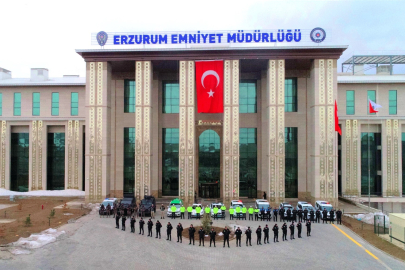 Erzurum’da polis ekipleri 417 maksat dışı bıçak ele geçirdi