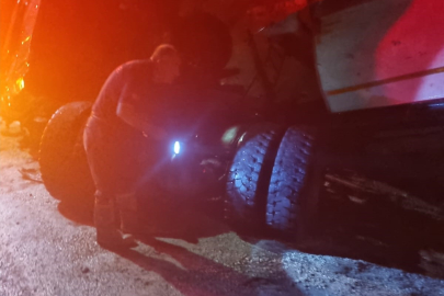 Karaisalı’da feci kaza: Kamyon şarampole devrildi, 1 ölü