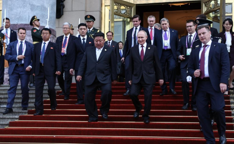 Pekin’de tarihi zirve Putin ile Kim Jong Un bir araya geldi 2